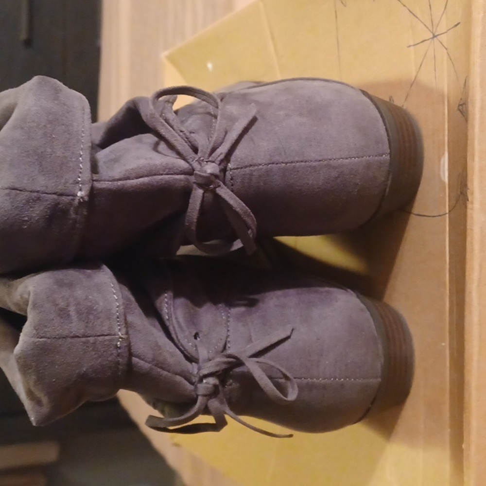 Boots - Picture 3 of 8